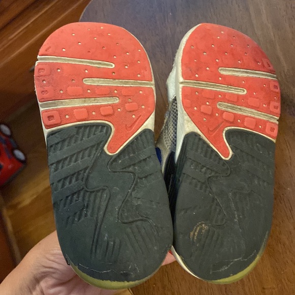 Nike toddler shoe size 9c - Picture 6 of 7
